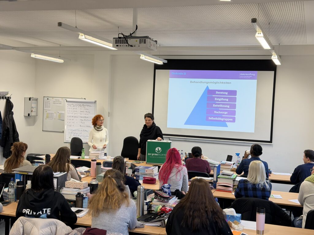 Unterricht am Pflege-Campus zum Thema Suchtprävention und Legalisierung von Cannabis